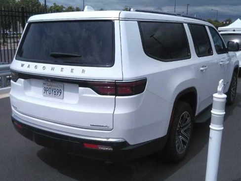 Used 2023 Jeep Wagoneer L Series II AWD/4WD image 4