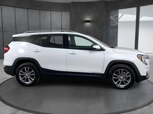 Used 2024 GMC Terrain SLT FWD image 4