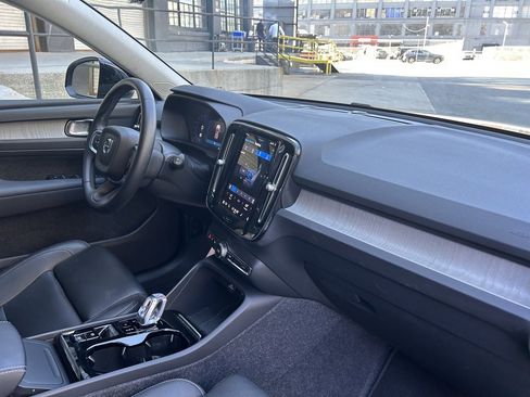 Certified 2025 Volvo XC40 B5 Plus image 19