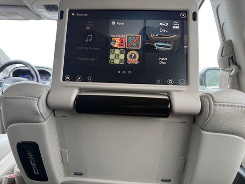 Used 2020 Chrysler Pacifica Touring-L Plus w/ Tire & Wheel Group image 11