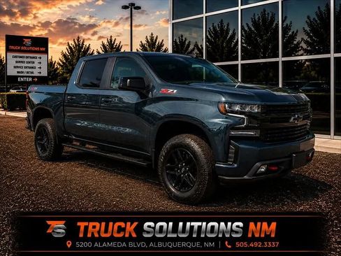 Used 2022 Chevrolet Silverado 1500 LT Trail Boss w/ Bed Protection Package AWD/4WD image 1