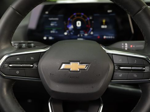 Used 2026 Chevrolet Equinox LT w/ Safety and Technology Package FWD image 11