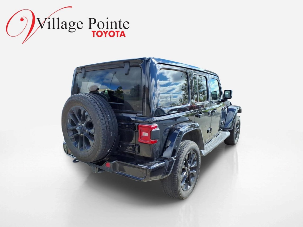 Used 2023 Jeep Wrangler Unlimited Sahara AWD/4WD image 4