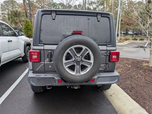 Used 2018 Jeep Wrangler Unlimited Sahara image 5