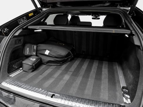 Used 2025 Lamborghini Urus SE image 54