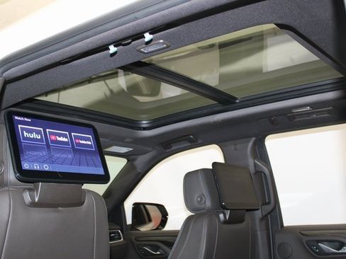 Used 2024 GMC Yukon XL Denali w/ Denali Reserve Package image 9