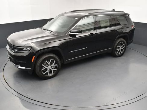 Used 2025 Jeep Grand Cherokee L Limited w/ Trailer Tow Package AWD/4WD image 15