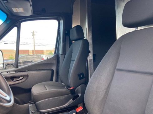 Used 2019 Mercedes-Benz Sprinter 144 image 12