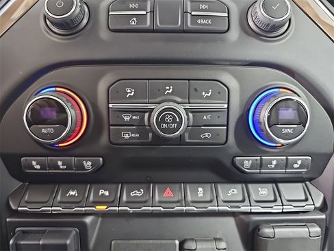 Used 2021 Chevrolet Silverado 1500 High Country image 31