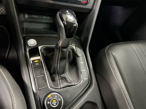 Used 2023 Volkswagen Tiguan SE image 16