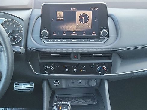 Used 2023 Nissan Rogue S image 18