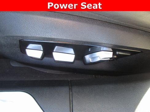 Used 2022 BMW 740i xDrive w/ Premium Package image 23