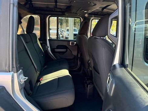 Used 2018 Jeep Wrangler Unlimited Sport S image 13