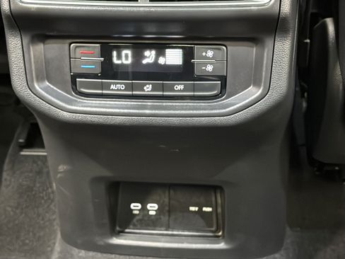 Used 2025 Volkswagen Atlas Peak Edition SE AWD/4WD image 36