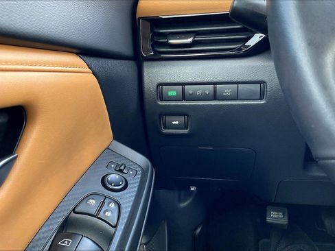 Used 2024 Nissan Sentra SV w/ SV Premium Package image 40