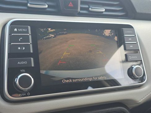 Used 2022 Nissan Versa SV FWD image 27