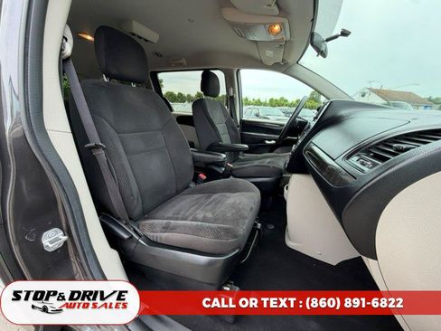 Used 2017 Dodge Grand Caravan SE w/ Power Window Group FWD image 15