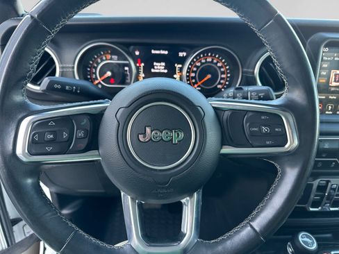 Used 2018 Jeep Wrangler Unlimited Sahara AWD/4WD image 13