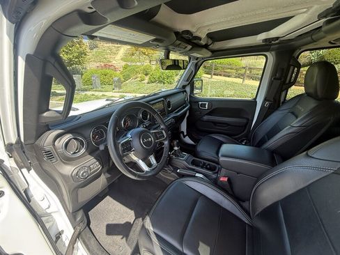 Used 2019 Jeep Wrangler Unlimited Sahara AWD/4WD image 18