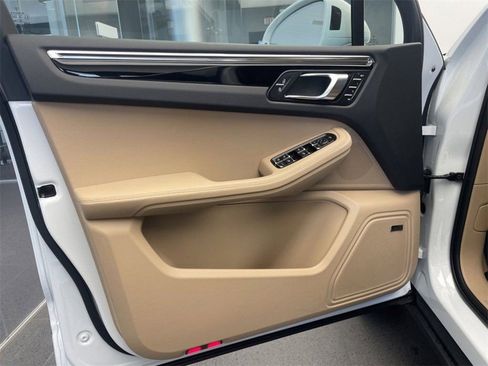New 2025 Porsche Macan S image 13