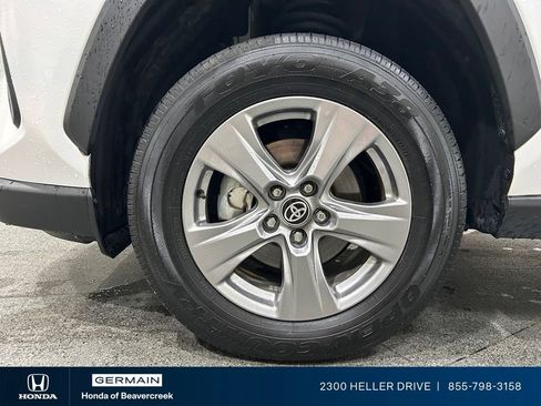 Used 2025 Toyota RAV4 XLE AWD/4WD image 13