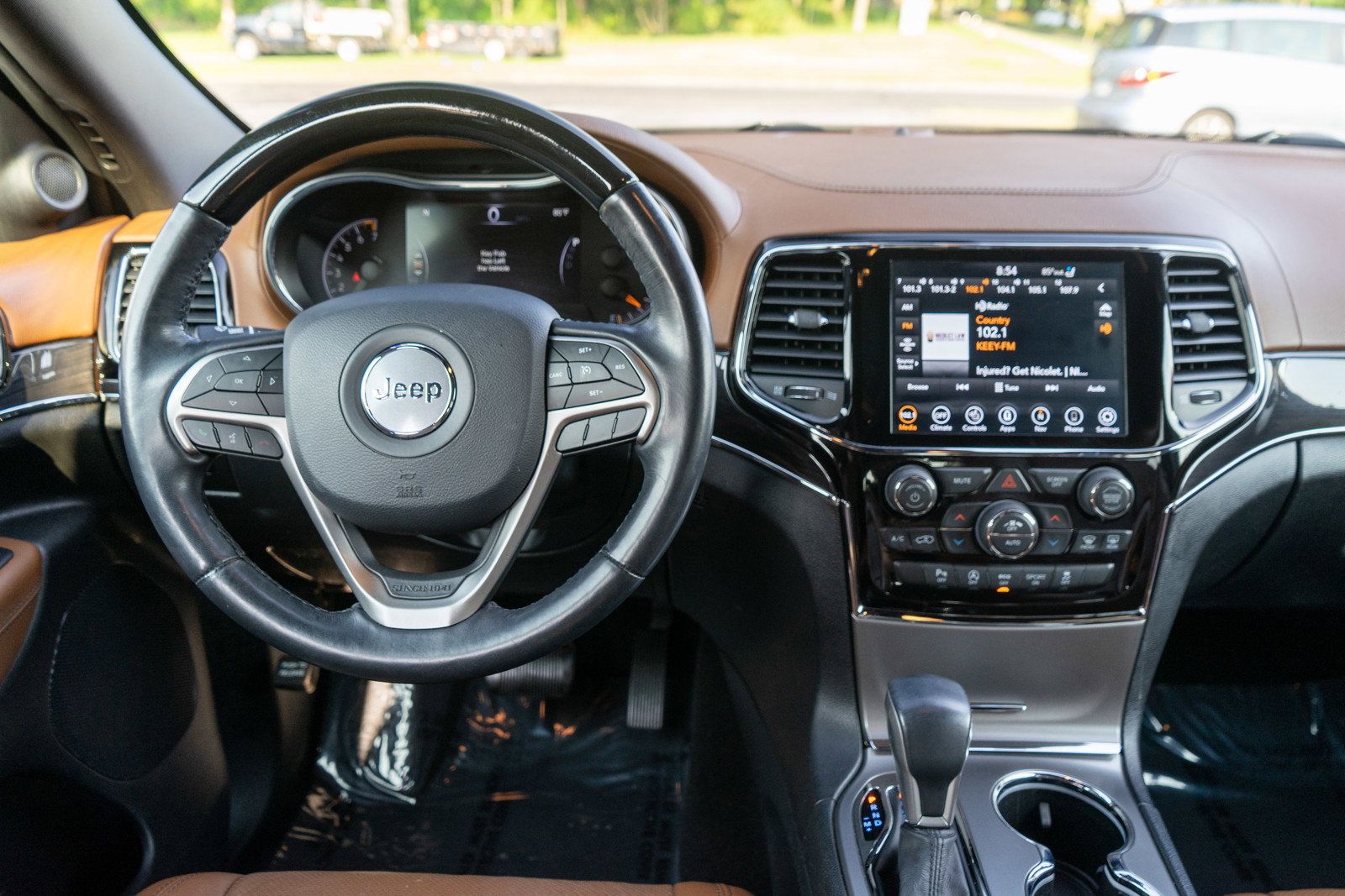 Used 2020 Jeep Grand Cherokee Overland AWD/4WD image 13