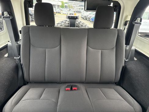 Used 2018 Jeep Wrangler Sport AWD/4WD image 22