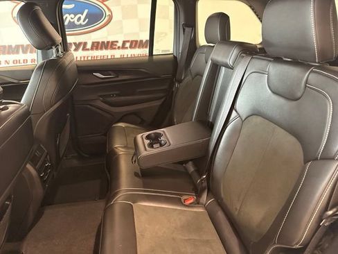 Used 2025 Jeep Grand Cherokee Altitude AWD/4WD image 22