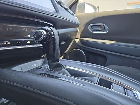 Used 2017 Honda HR-V EX image 24