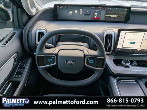 Used 2025 Ford Expedition Active RWD image 14