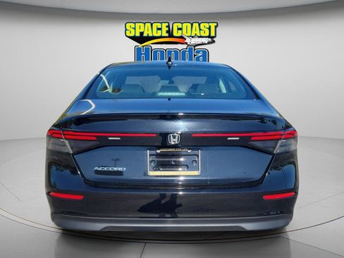 Used 2023 Honda Accord EX image 4