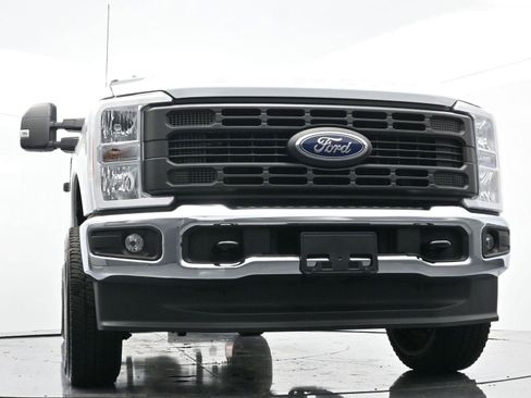 Used 2023 Ford F250 XL w/ Snow Plow Prep Package image 40