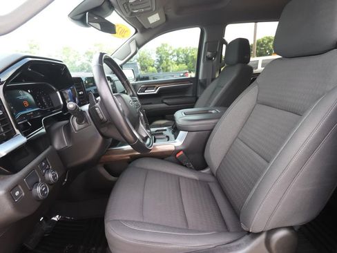 Used 2022 Chevrolet Silverado 1500 RST image 2