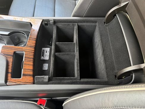 Used 2021 Cadillac Escalade Premium Luxury image 43