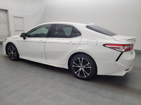Used 2020 Toyota Camry SE FWD image 3