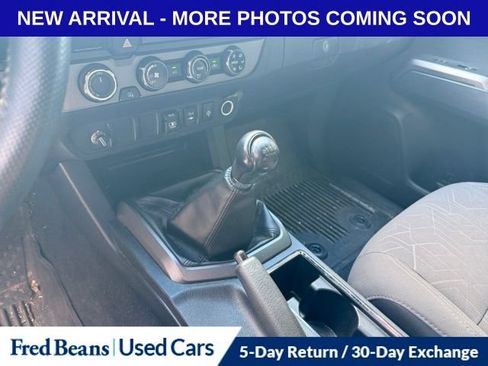 Used 2018 Toyota Tacoma TRD Sport AWD/4WD image 12