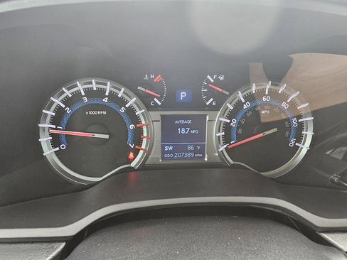 Used 2014 Toyota 4Runner SR5 Premium image 10