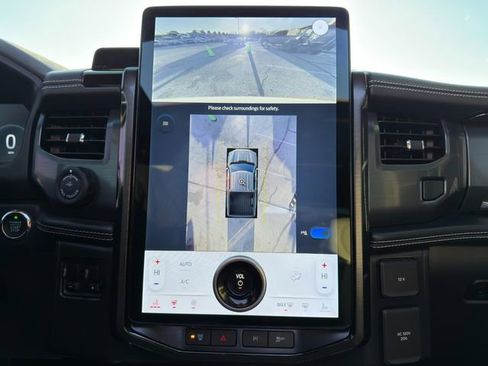 Used 2022 Ford F150 Lightning Platinum image 37