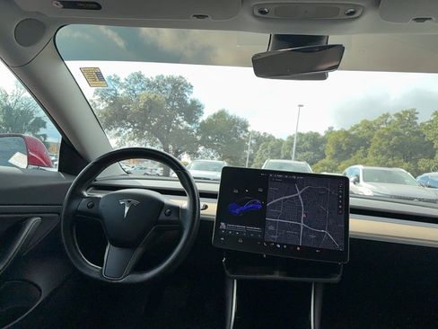 Used 2018 Tesla Model 3 Long Range image 9