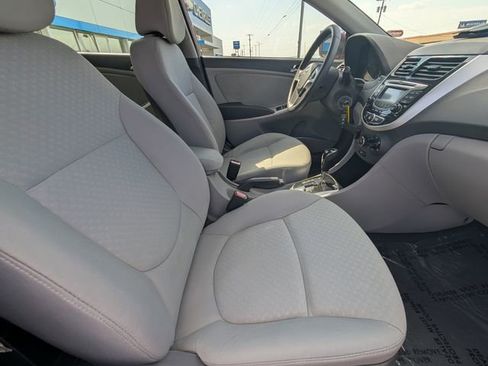 Used 2012 Hyundai Accent SE FWD image 4