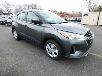 New 2025 Nissan Kicks Play S