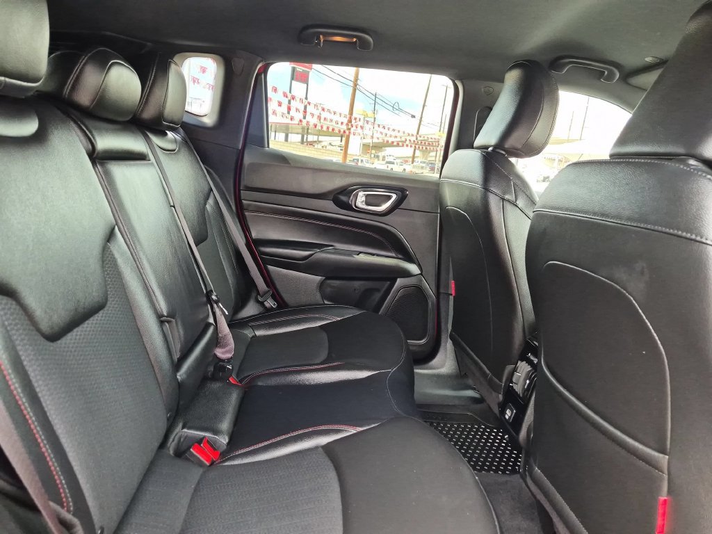 Used 2025 Jeep Compass Trailhawk AWD/4WD image 30