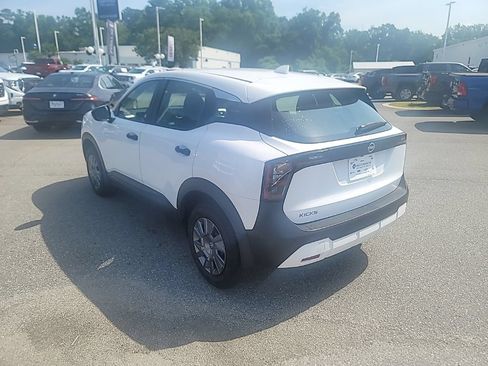 Used 2025 Nissan Kicks S FWD image 5