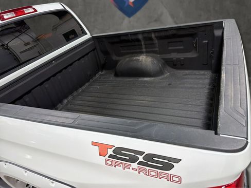 Used 2017 Toyota Tundra SR5 w/ SR5 Upgrade Package image 18