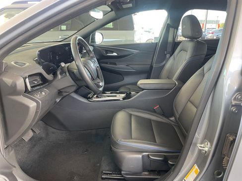 Used 2025 Buick Envista Sport Touring image 24