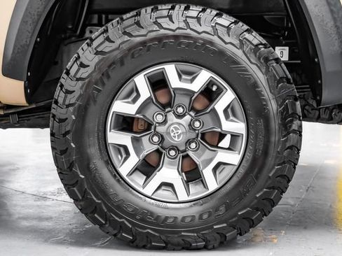 Used 2020 Toyota Tacoma TRD Off-Road w/ Advanced Technology Package AWD/4WD image 60