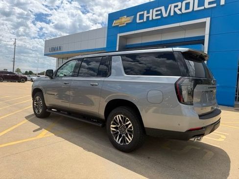 New 2026 Chevrolet Suburban Z71 w/ Comfort Package AWD/4WD image 4