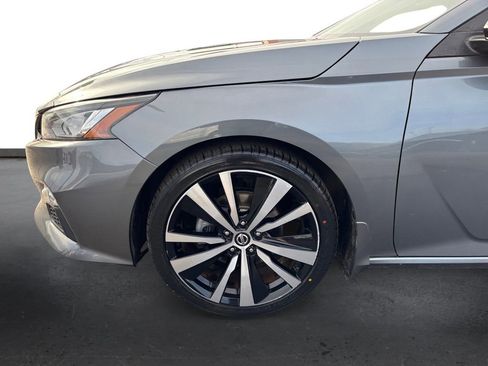 Used 2019 Nissan Altima 2.5 SR w/ SR Premium Package image 13