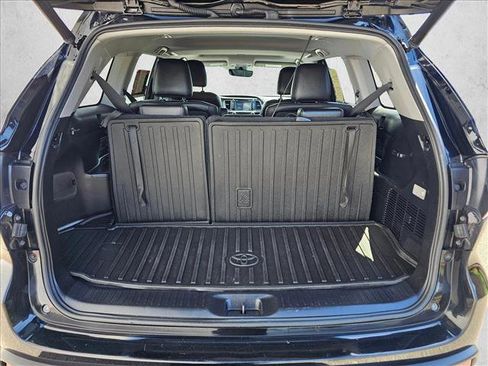 Used 2018 Toyota Highlander SE AWD/4WD image 13