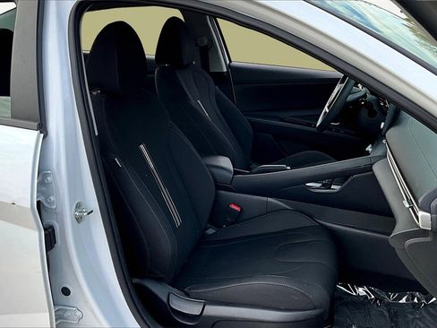 Used 2022 Hyundai Elantra SEL w/ Cargo Package image 7